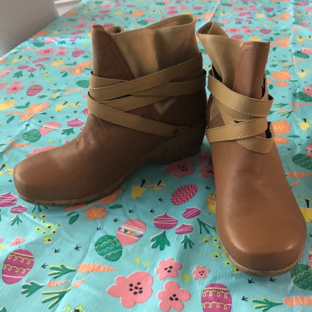 NIB Rocky 4Eur Sole leather wedge booties sz 40